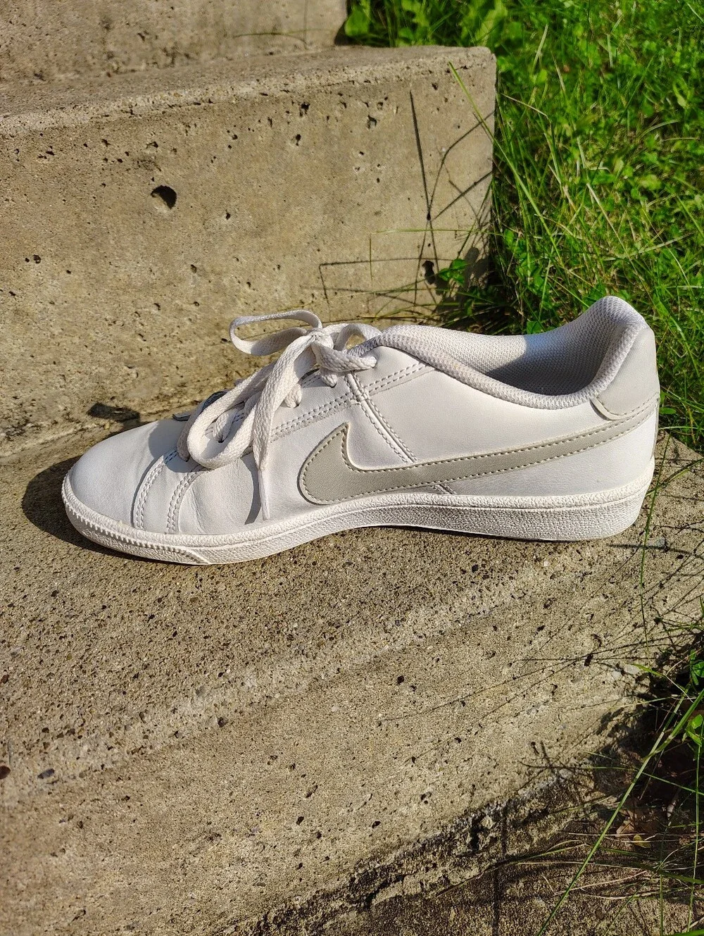 Nike Court Royale White Low Top Sneakers Shoes Womens Size 8.5 Lace Up